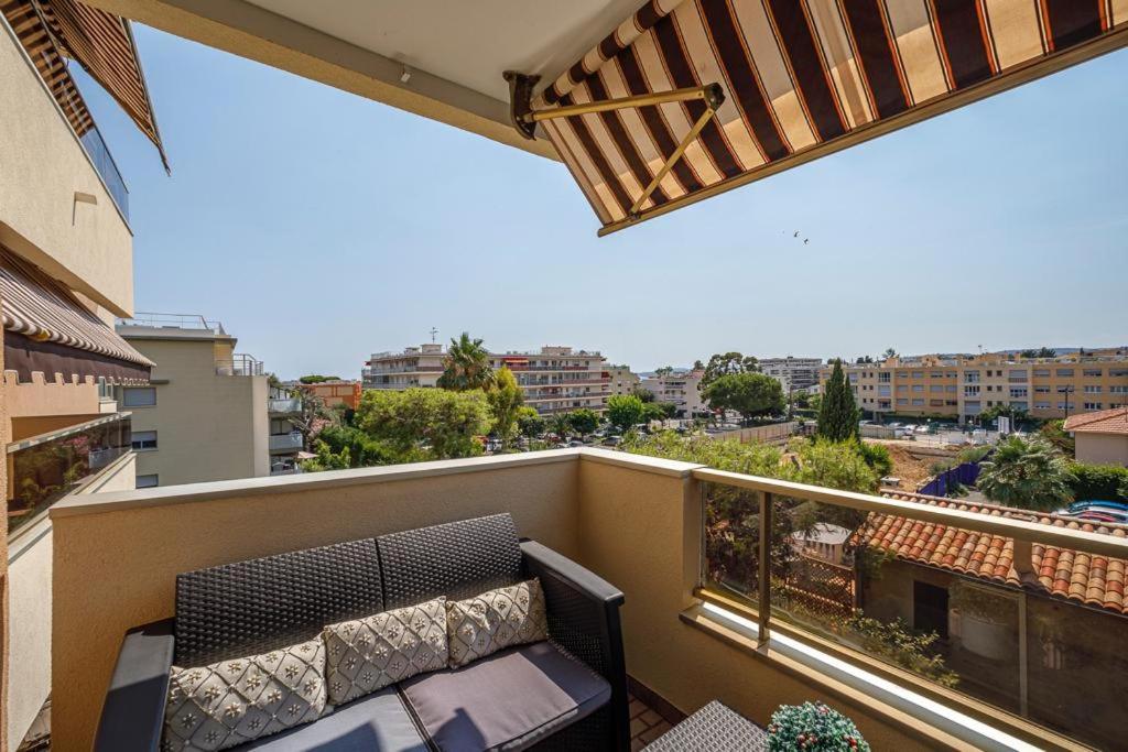 Superb Renovated Studio - Terrace - Beach 2 min away - 2