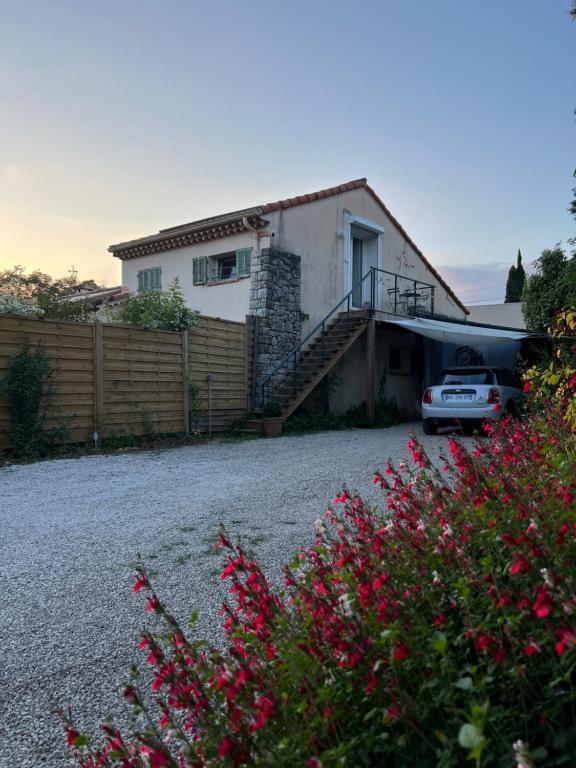 Le Carré Vert - superbe T2 au coeur de Mougins, clim, parking privé, piscine privative sur réservation - 2