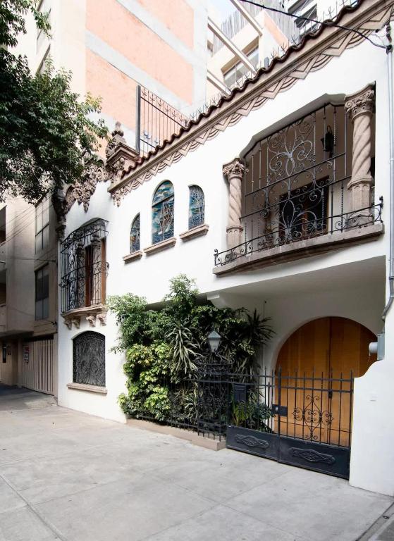 Breathtaking 9 BR Villa HUGE Rooftop w 4 AC Condesa - 3