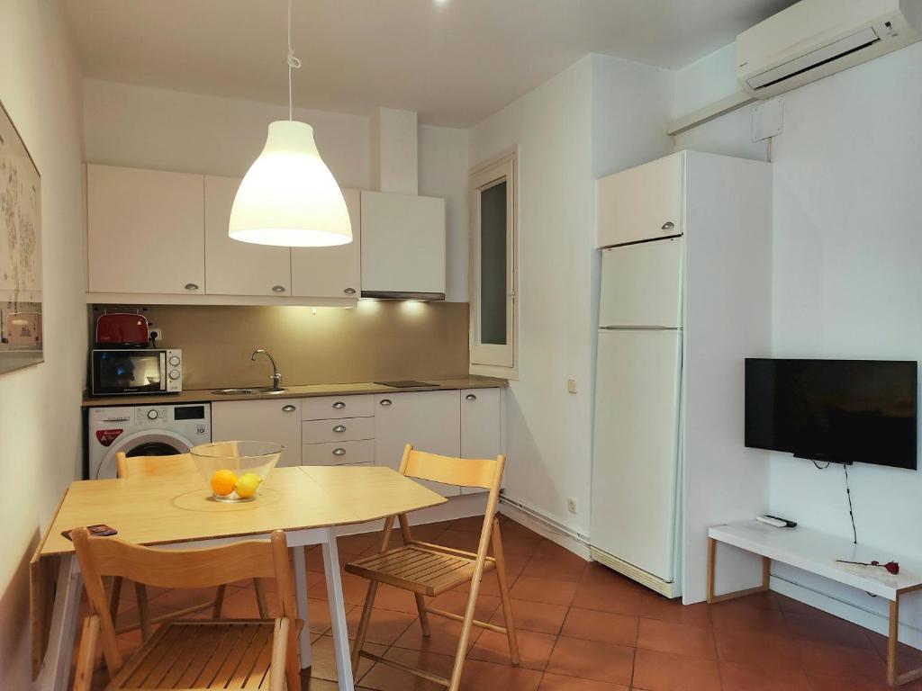 Cute 1 bedroom apt. Super central location. R.K - 3