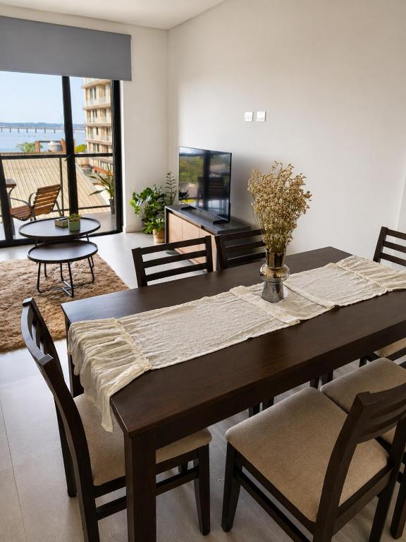 Luxury apartment overlooking the river - 2