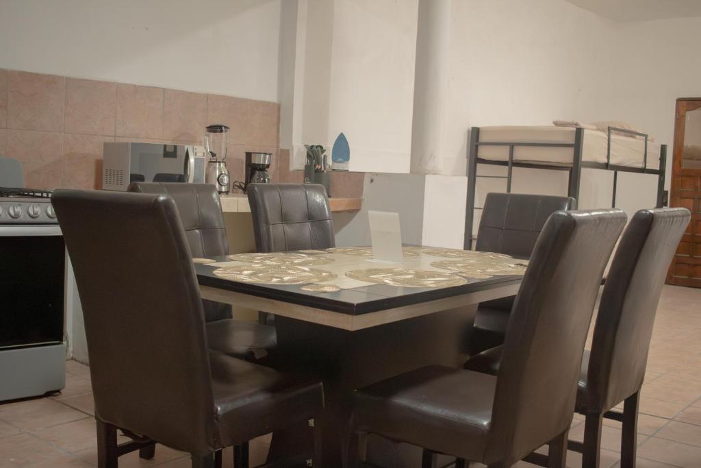 Casa para Grupos Grandes en el Centro de Monterrey - 4