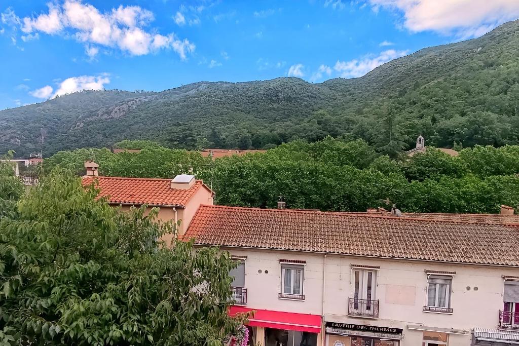 Apt 14 au 3ème étage, un superbe T2 bis d'environ 60m2, climatisé et entièrement équipé avec une terrasse privée, dans un immeuble authentique du 18 ème siècle - 3
