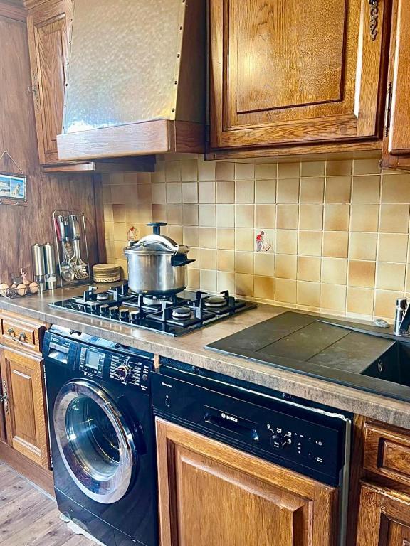 Apartment with Sea View - Private Parking - 5 min from airport - 3