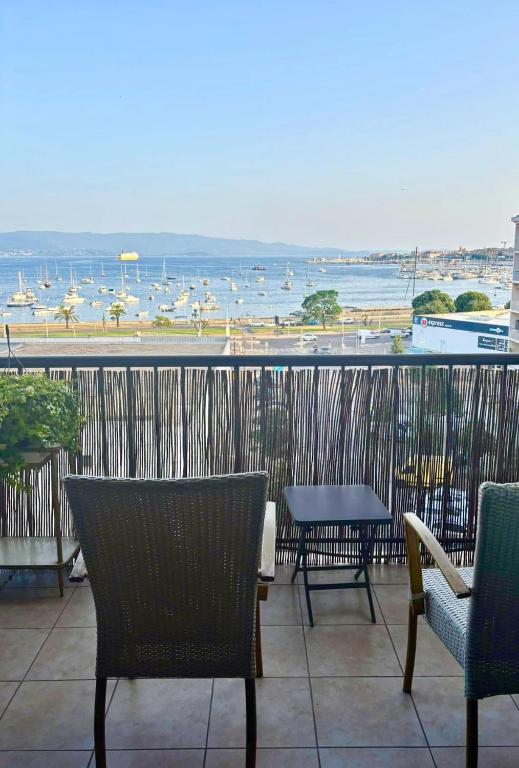 Apartment with Sea View - Private Parking - 5 min from airport - 1