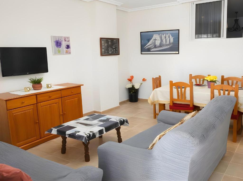 Apartamento en Conil de la Frontera ubicado en en una zona tranquila y muy bien situada para disfrutar del pueblo y de la playa sin necesidad de coche SOLO PARA FAMILIAS Y PAREJAS - 1