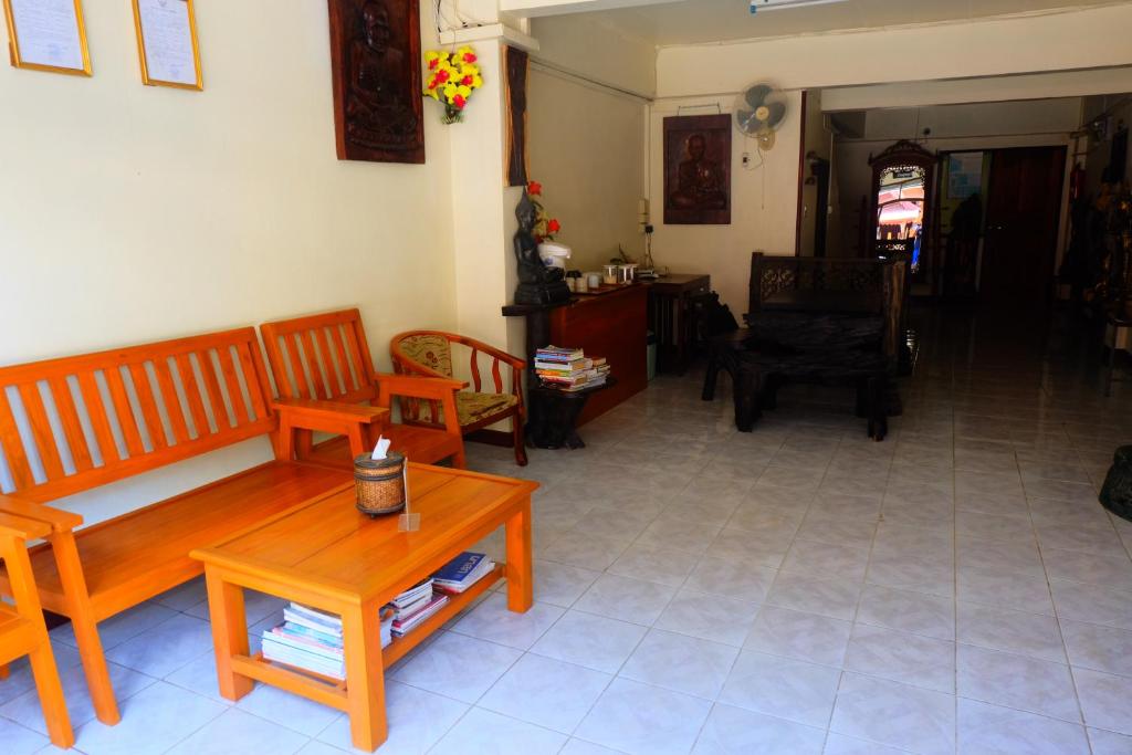 Shared lounge/TV area