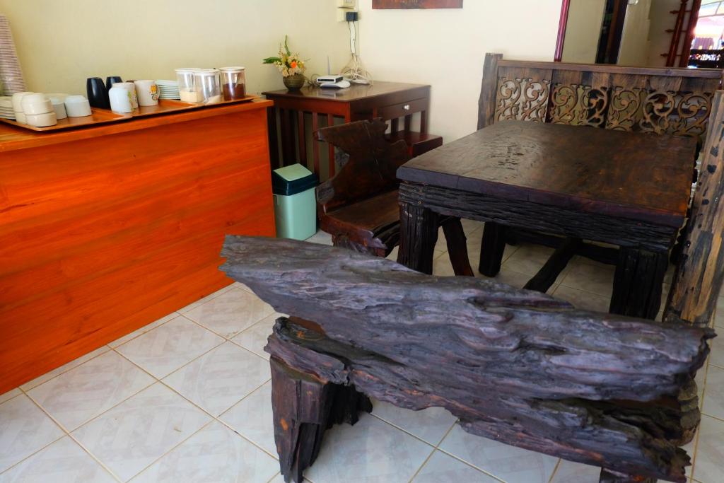 Shared lounge/TV area