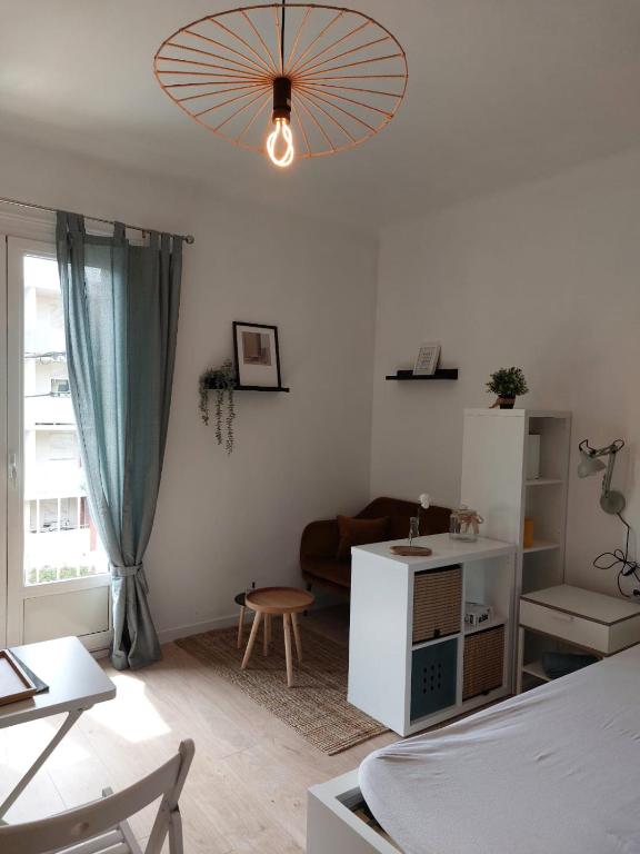 studio entièrement équipé avec balcon et accès jardin - 3