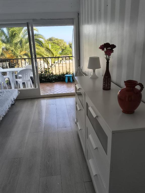 Sea View Studio with Pool - 4