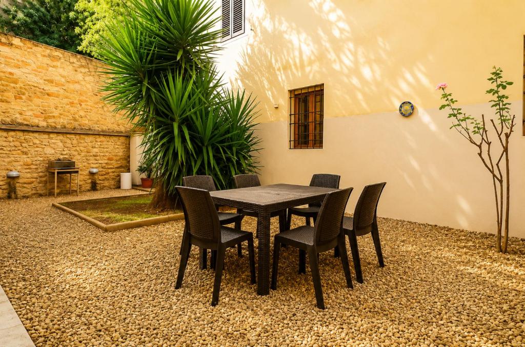 Apartment with Private Garden - 3