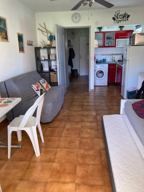 Studio lavandou avec parking privé proche mer - 5