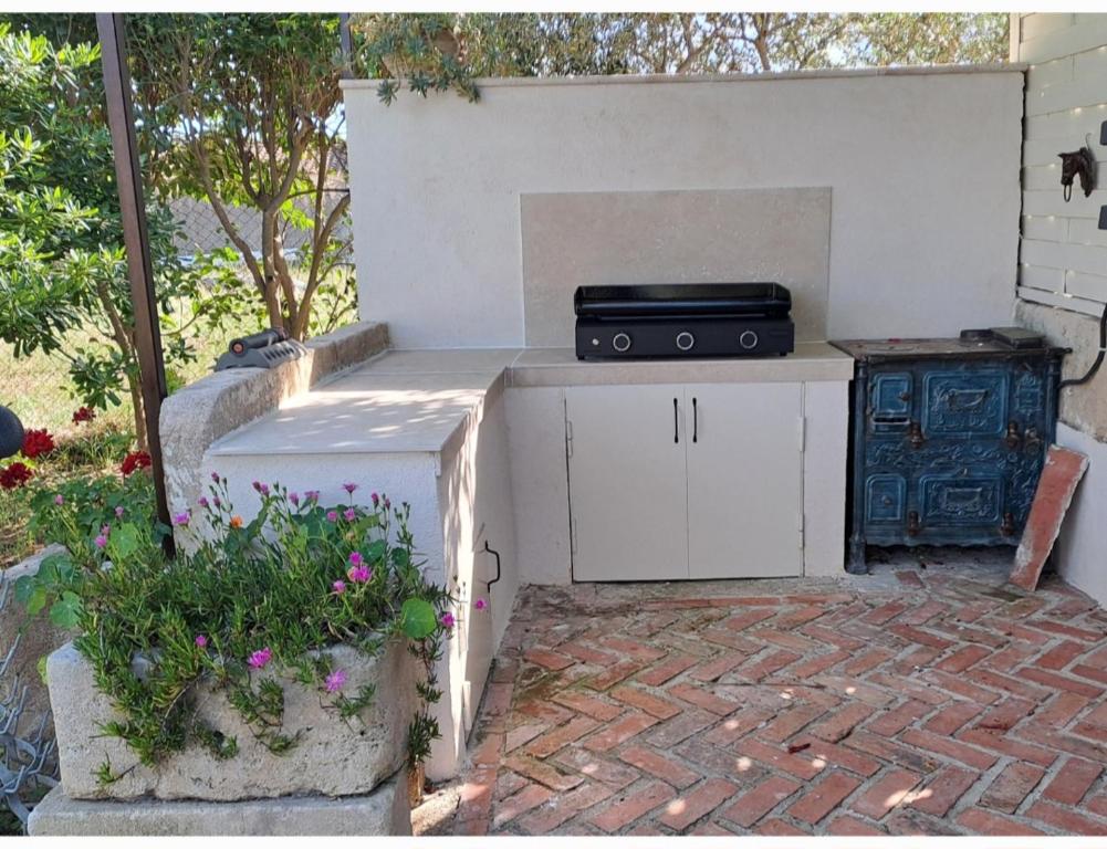 villa provençale avec piscine privée- jardin- terrasses ombragées à 5mn d'Arles - 2