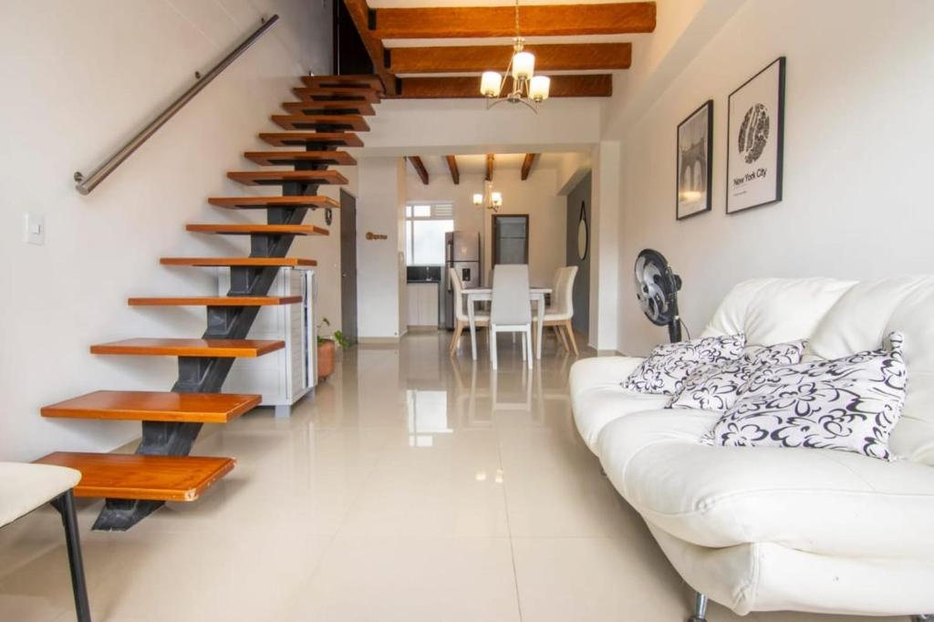 Duplex con AC en Laureles - 1