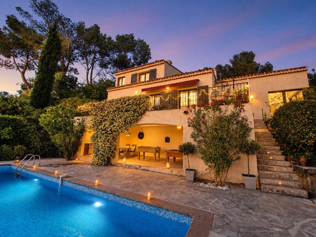 Luxury Getaway - Modern Villa with pool and AC - 1
