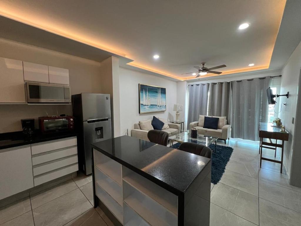 Estancia Pacífika Modern lakefront apartment - 5