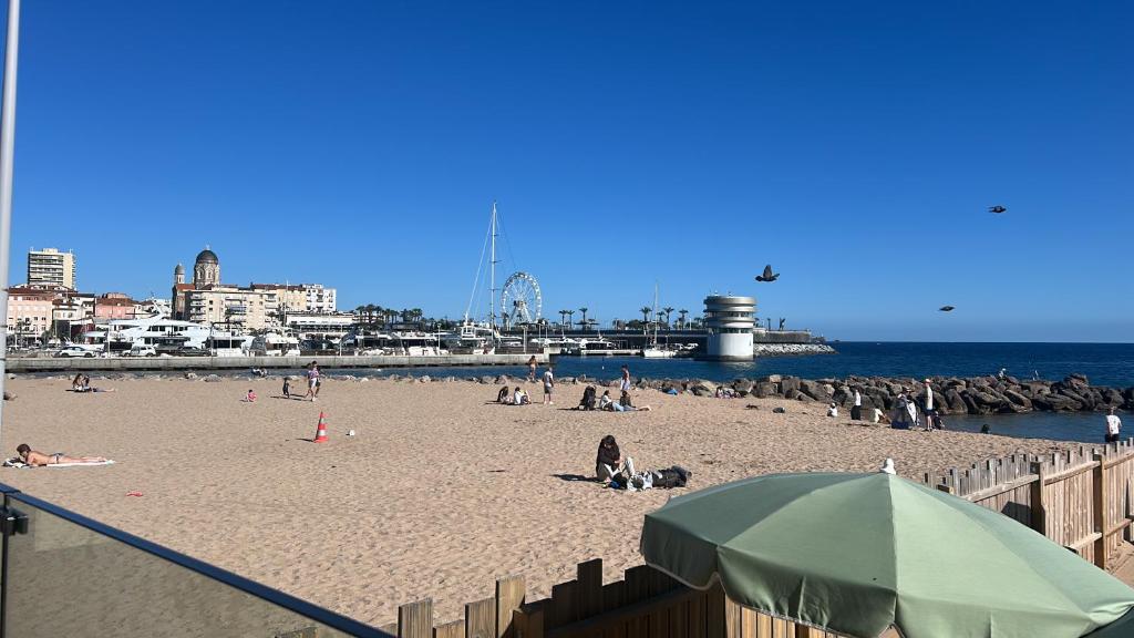 Duplex 75m2, Plage de sable fin à 1 min à pied - 1