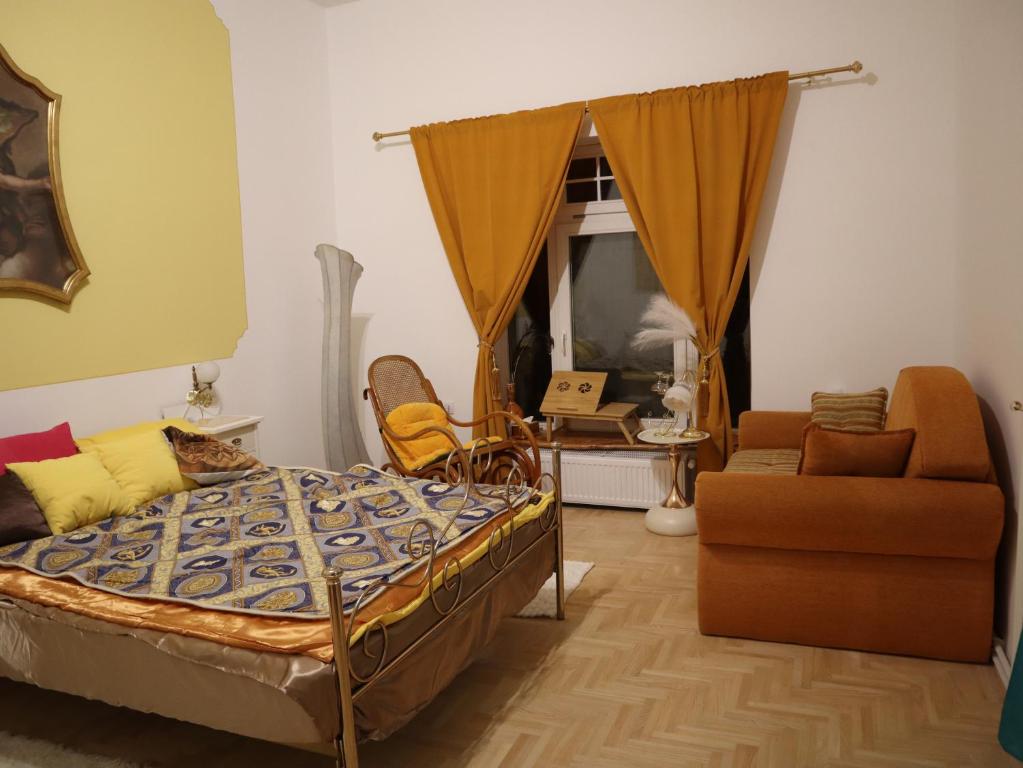 Golden Sun Salon - 1