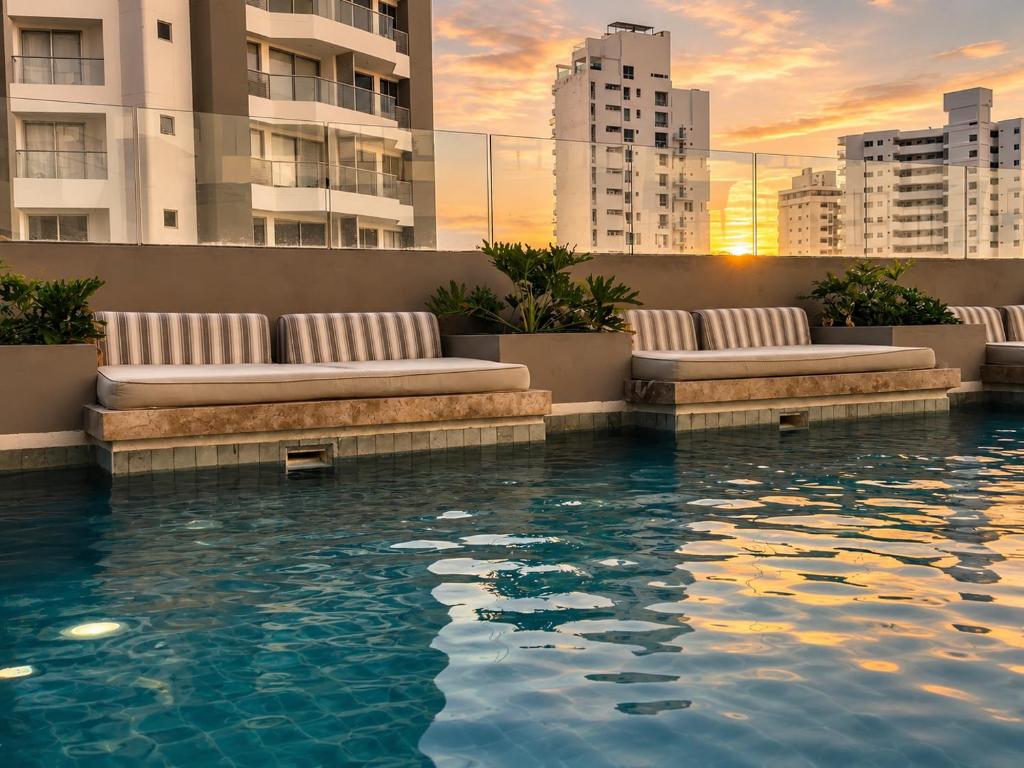 Modern studio with balcony, pool & coworking space - 2