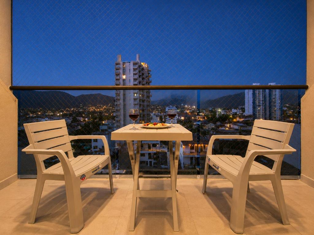 Modern studio with balcony, pool & coworking space - 3