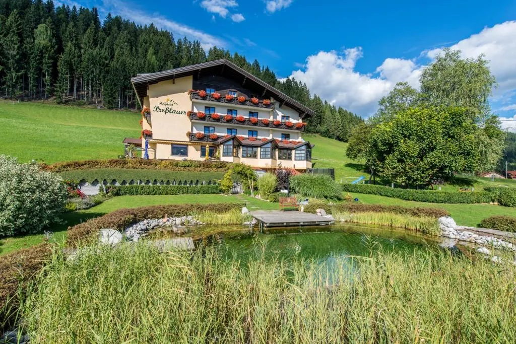 Berghotel Presslauer, hotel in Jenig