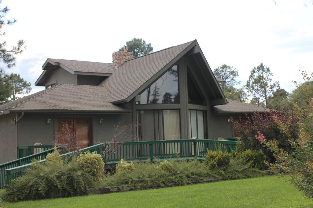 Majestic Mountain Inn Photo 27