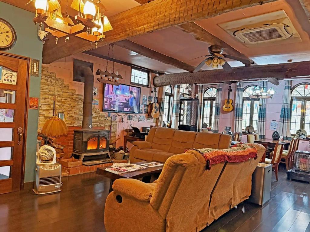 Shared lounge/TV area