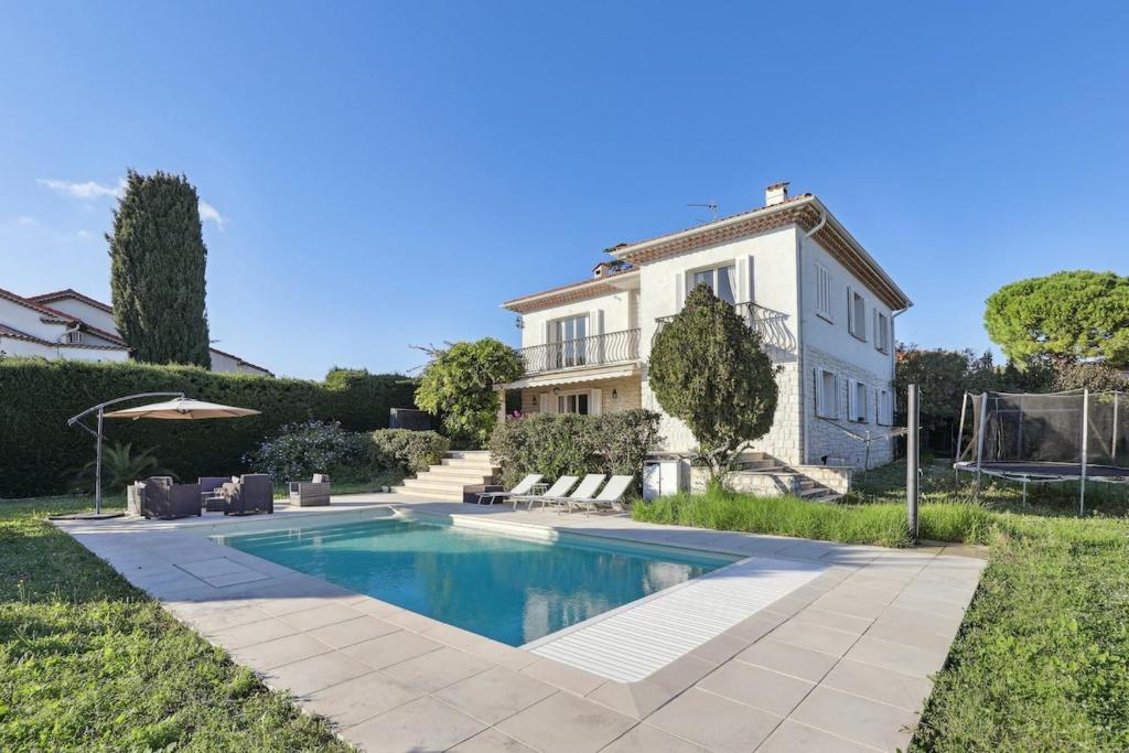 Villa avec vue mer dans un beau quartier - 1