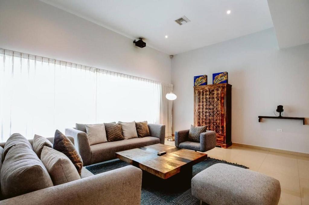 Incredible Spacious apartment just steps from the sea - 3