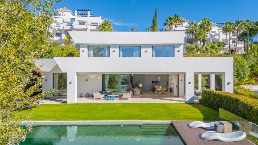 Villa Serena by Finest Rentals - 2