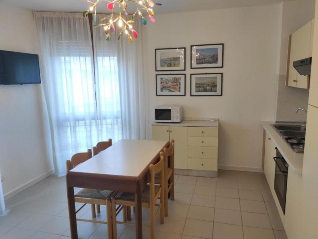Spacious and central stay with sea views - 2