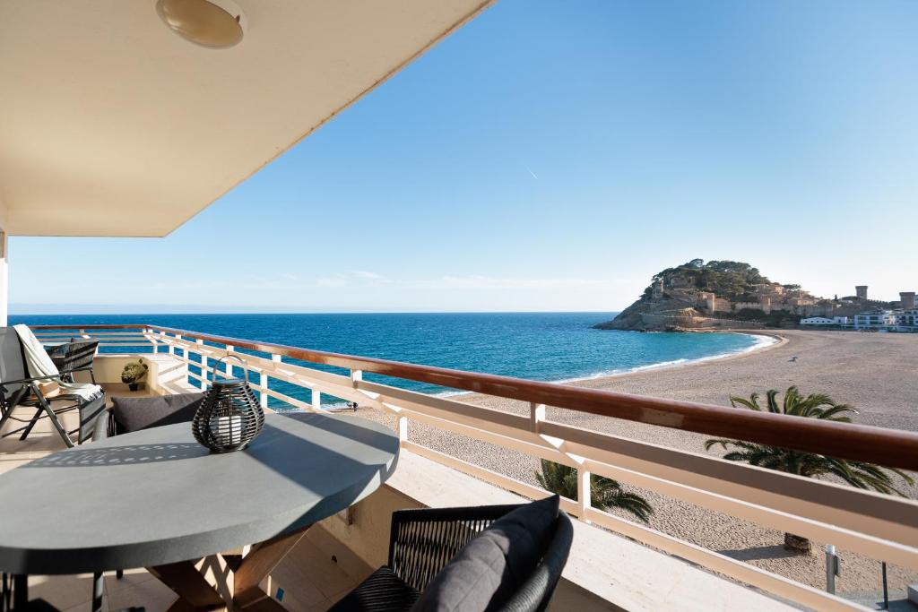 Lets Holidays INCREDIBLE APARTMENT WITH AMAZING VIEWS - 2