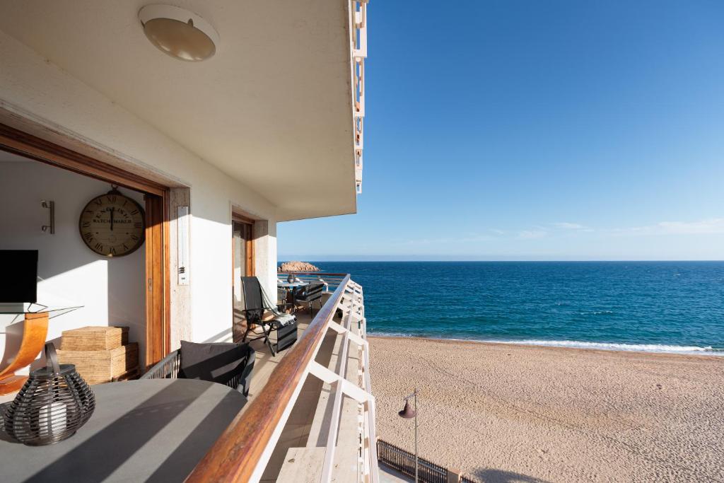 Lets Holidays INCREDIBLE APARTMENT WITH AMAZING VIEWS - 3