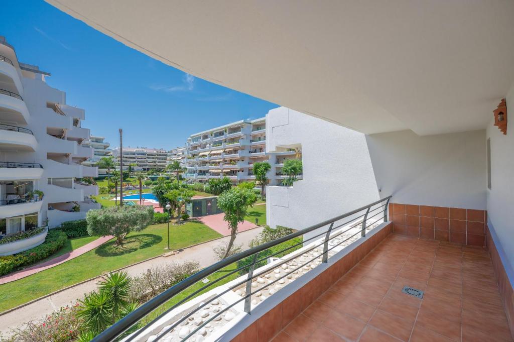 Bonitas vistas al golf y piscina en Guadalmina Marbella - 4
