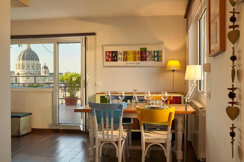 Delmirani's Book Apartments - Vatican View - 5