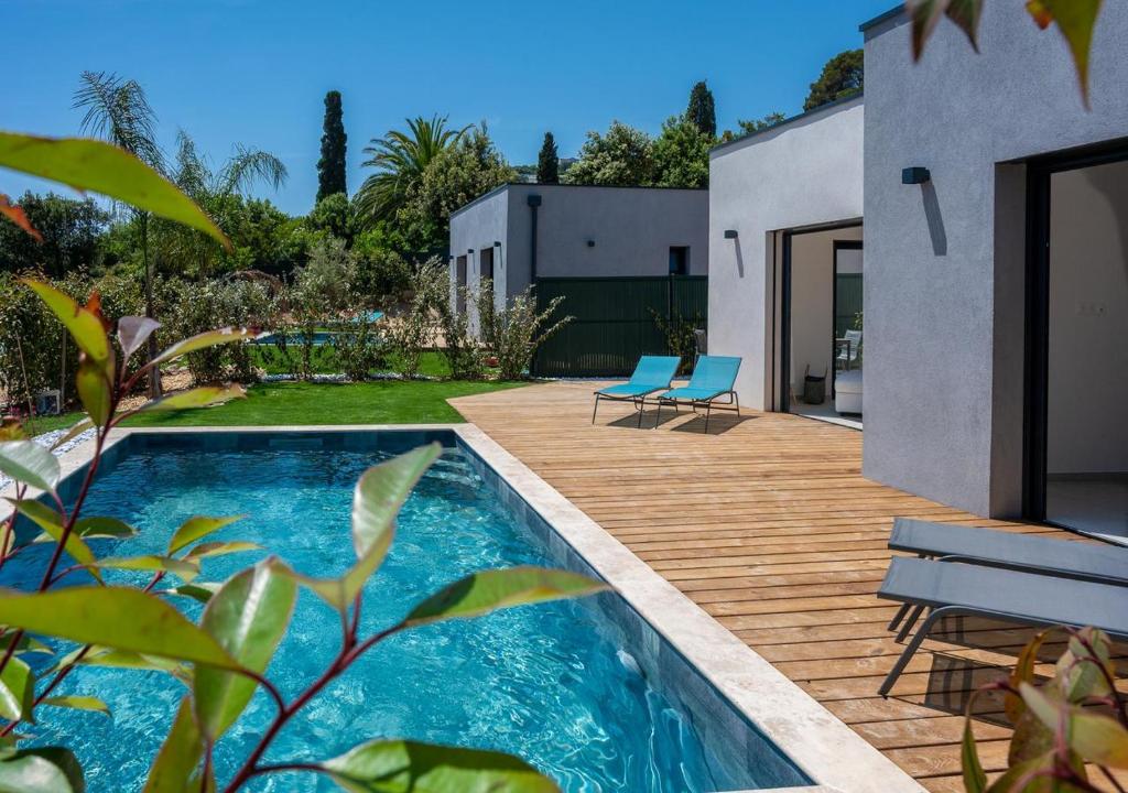Villa LAU, contemporary sea view in Les Issambres - 4