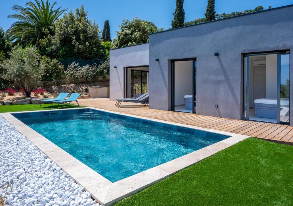 Villa LAU, contemporary sea view in Les Issambres - 3