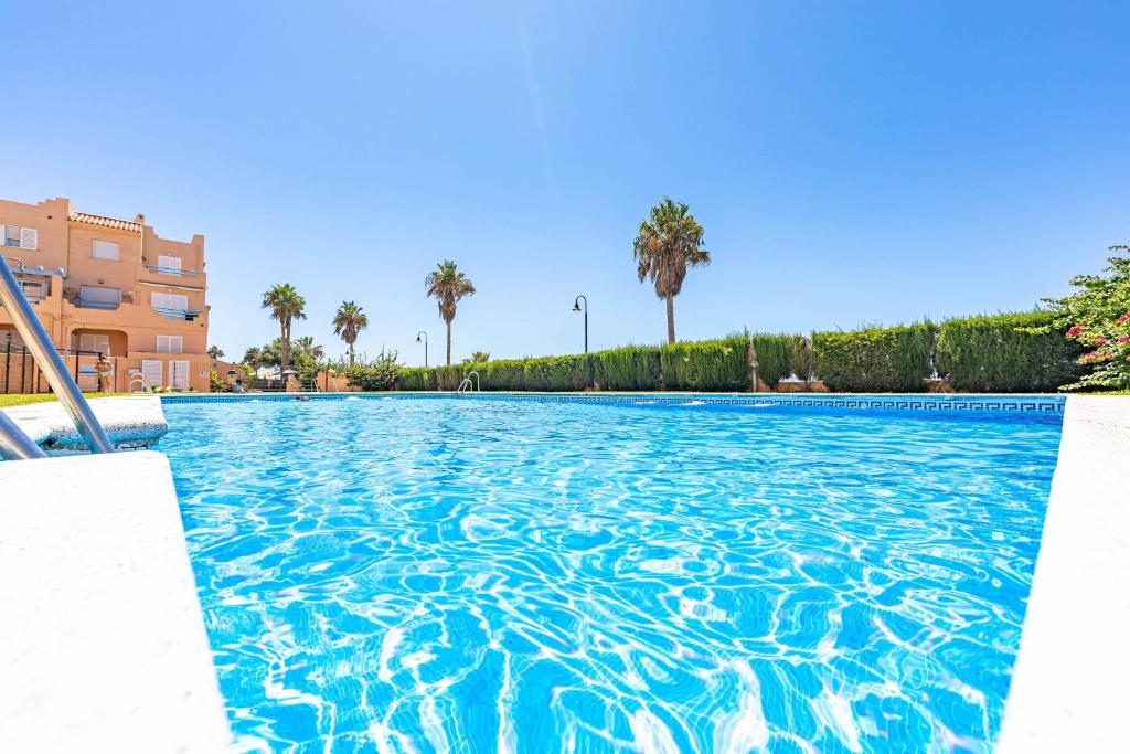 1a linea playa, balcon & piscina - 2