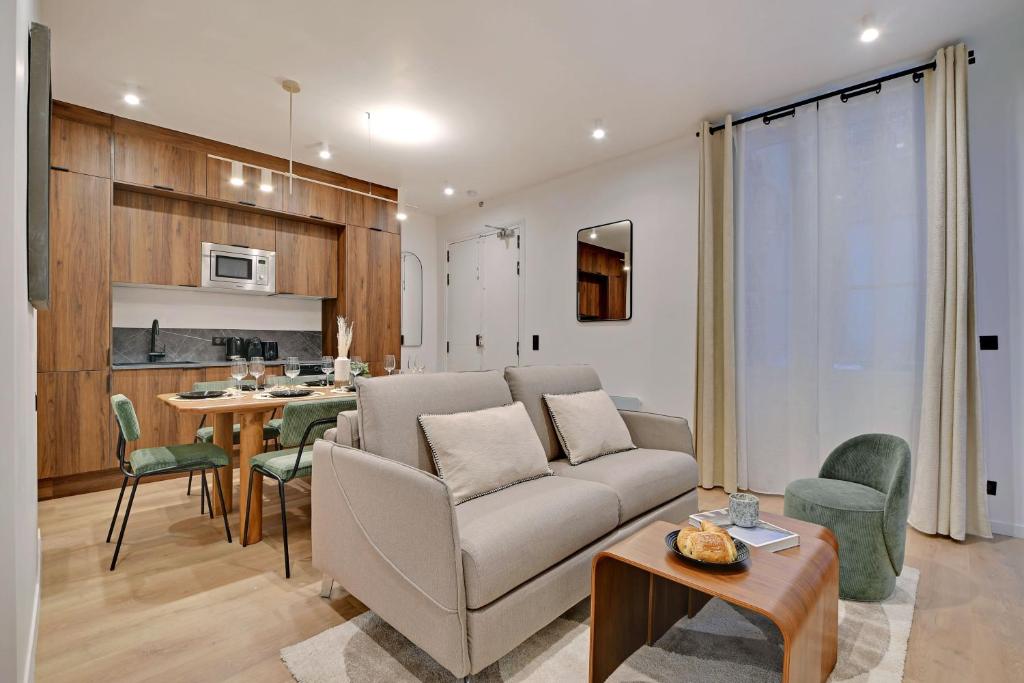 Chic and Spacious Apartment in the Heart of Paris - 1