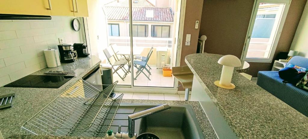 Charming 2-room apartment with balcony in the city - 2