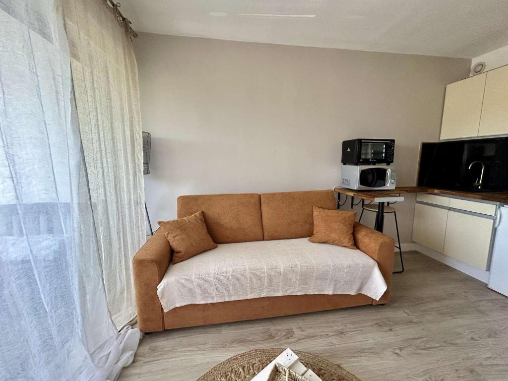 Studio rénové avec terrasse CT001-216 - 5