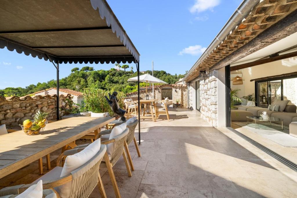 Stay in a charming villa with a heated pool - 3