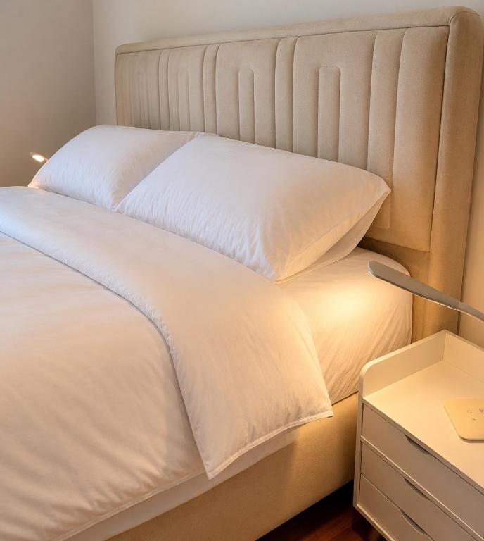 Rose Nest Airport Apartment - Balcony - Free Parking - 2