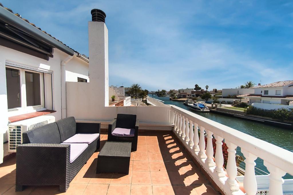 WELCS CASA 240 EMP con piscina y vista al canal - 4