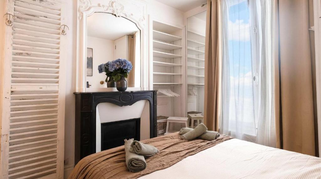 Luxury Parisian Flat Golden Triangle - 3