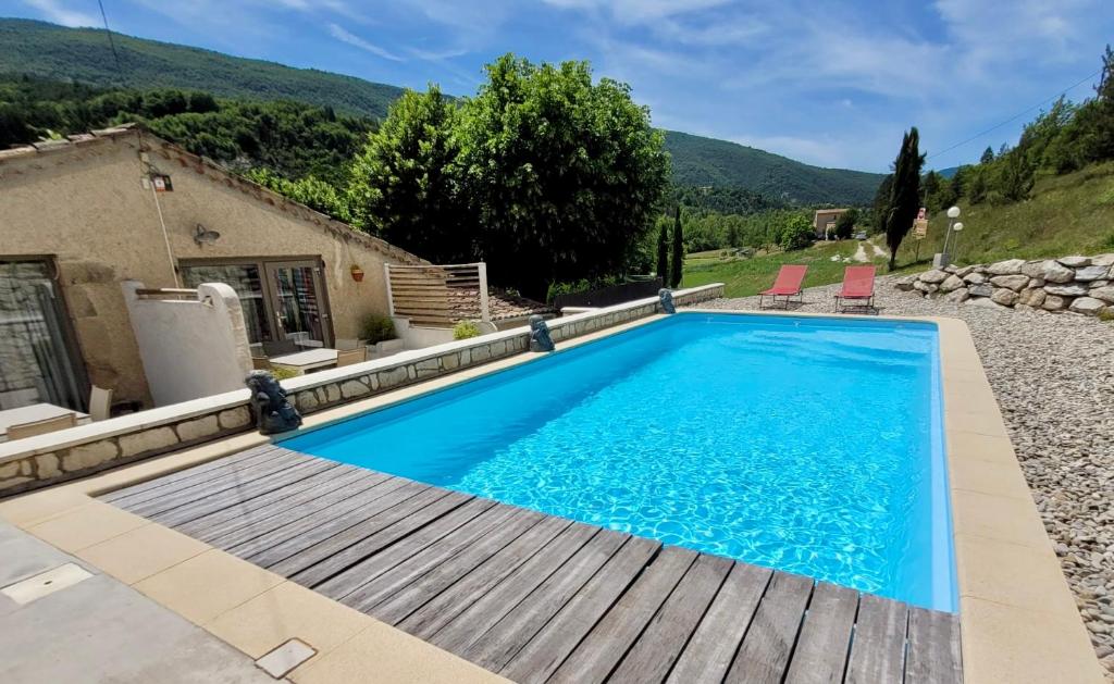 Gîte de la Source, Domaine de la Méouge, piscine et accès direct rivière - 5