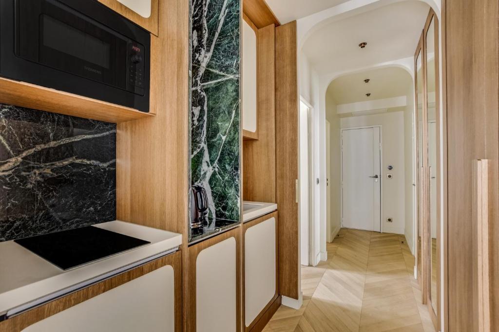 Pick A Flat's Apartements in Notre Dame de Paris - Rue Dauphine - 2
