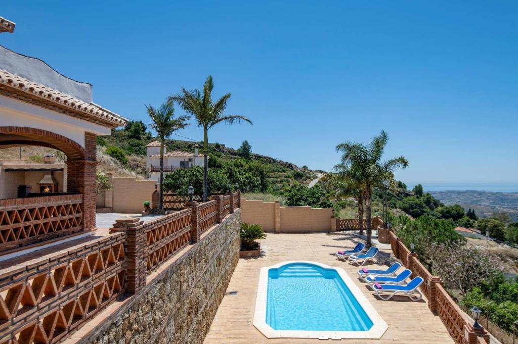 Villa Biznaga by Villa Plus - 4