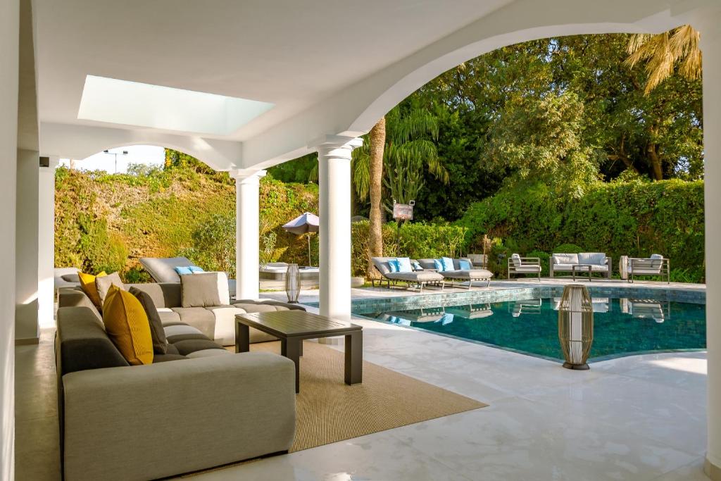 beach-side 5 Bedroom villa - 3