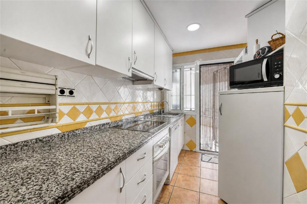 3160 Elegant Seafront House - 5